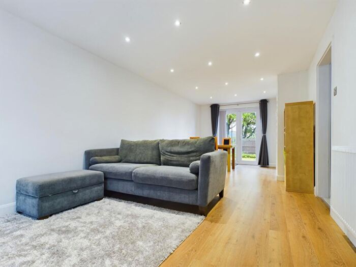 4 Bedroom Detached House To Rent In Fulmar Close, Kempshott, Basingstoke, RG22