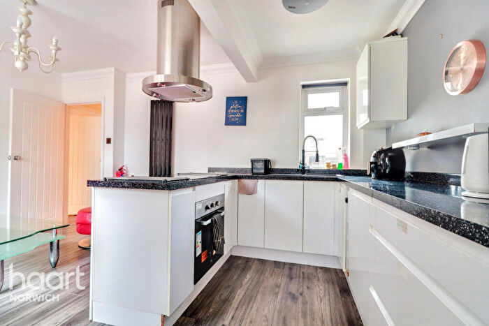 3 Bedroom Detached Bungalow For Sale In Bowthorpe Road, Norwich, NR5