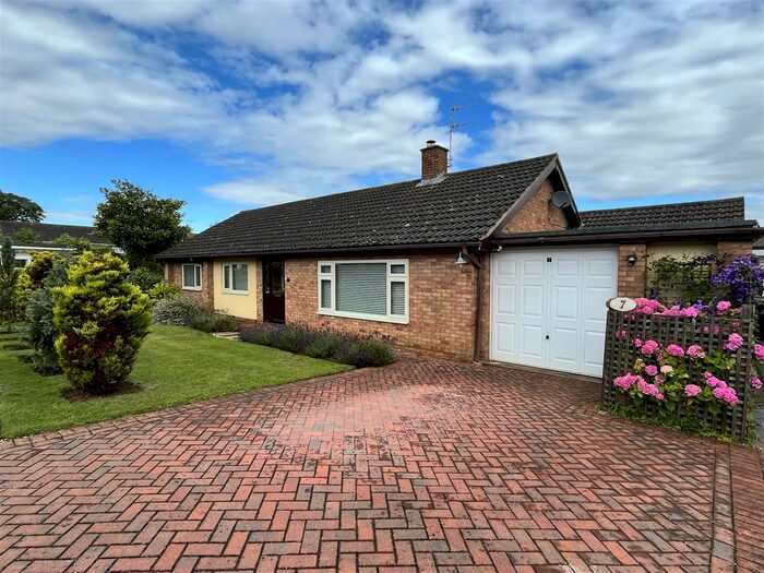 3 Bedroom Bungalow For Sale In Drysdale Close, Evesham, WR11