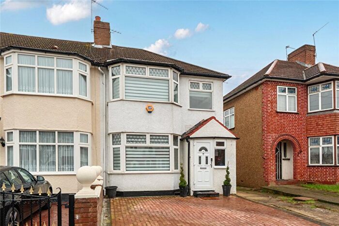 3 Bedroom End Of Terrace House For Sale In New Park Avenue, Palmers Green, London, N13