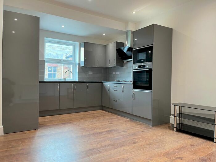 2 Bedroom Flat To Rent In The Avenue, Tottenham, N17