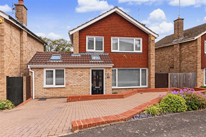 4 Bedroom Detached House For Sale In Vale Close, Harpenden, AL5