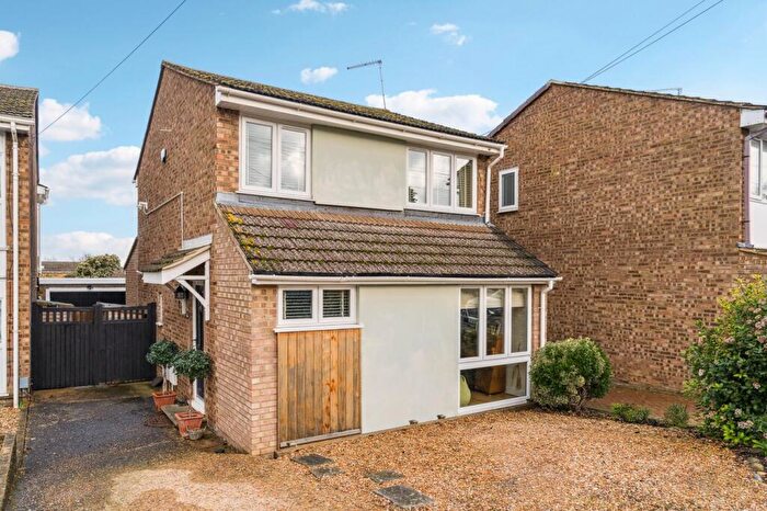 3 Bedroom Detached House For Sale In Halsey Drive, Hitchin, SG4