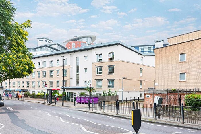 3 Bedroom Apartment To Rent In Windmill House, Wesferry Road, Canary Wharf, London, E14