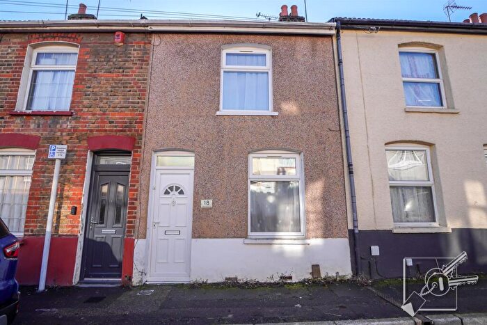 2 Bedroom House For Sale In Alexandra Road, Gravesend, DA12