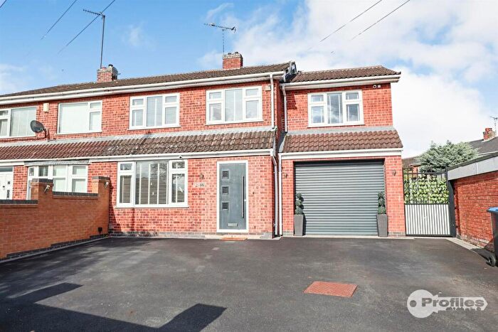 4 Bedroom Semi-Detached House For Sale In Outlands Drive, Hinckley, LE10