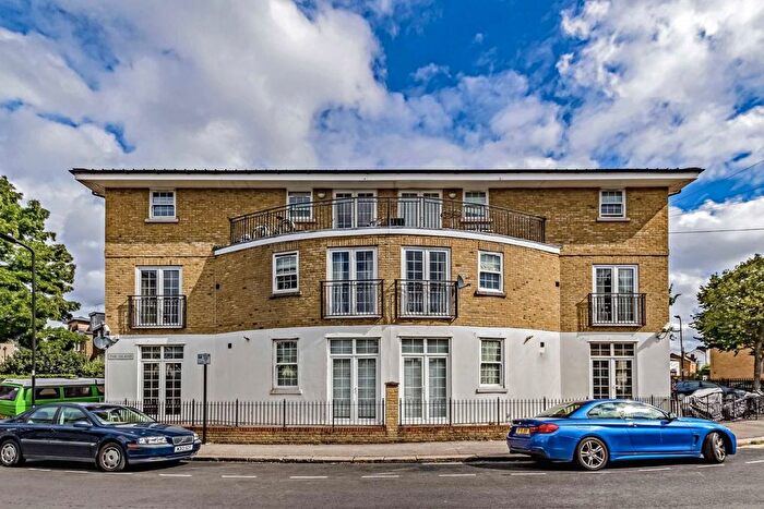 2 Bedroom Flat To Rent In Church Path, Church Path, W4