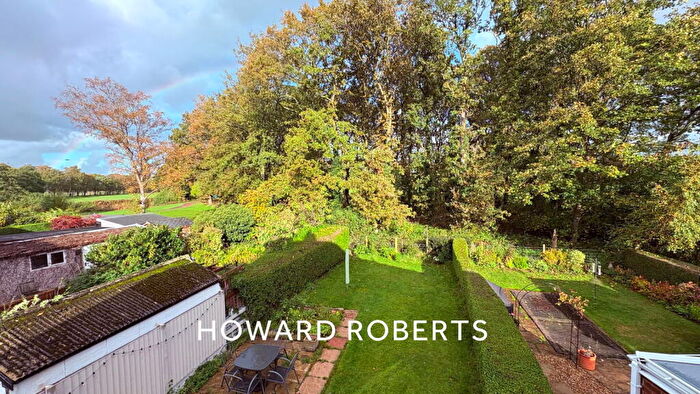 3 Bedroom Semi-Detached House For Sale In Queensway Close, Backing On To Penwortham Golf Club, PR1