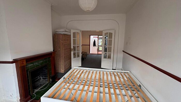 1 Bedroom Flat To Rent In Dagenham Road, London, E10