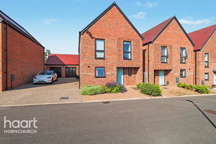 4 Bedroom Detached House For Sale In Gilders Drive, Hornchurch, RM12