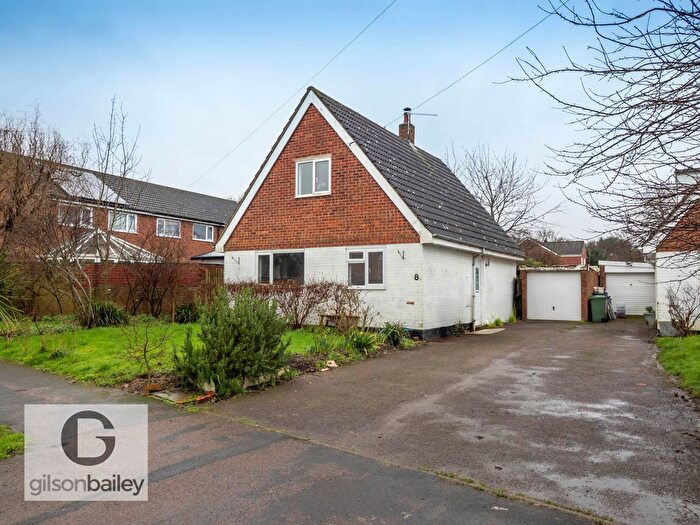 3 Bedroom Chalet For Sale In St Peters Road, Lingwood, NR13