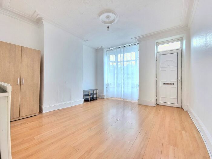 3 Bedroom Terraced House To Rent In City Road, Sheffield, S2