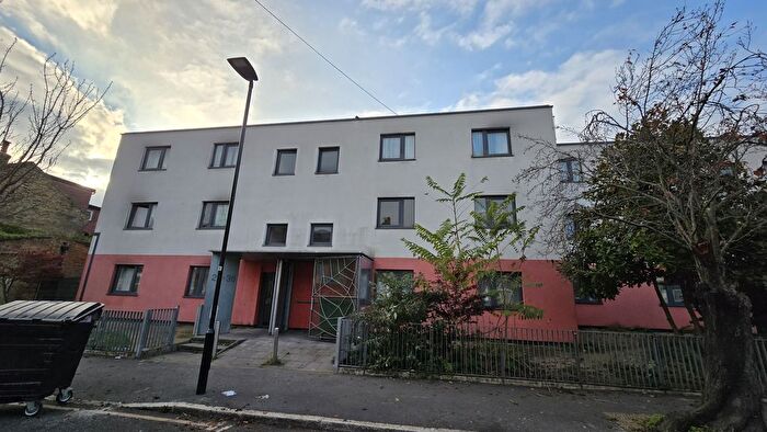 2 Bedroom Flat To Rent In Park Road, London, E15