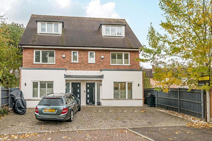 4 Bedroom Detached House For Sale In Glade Gardens, Croydon, CR0