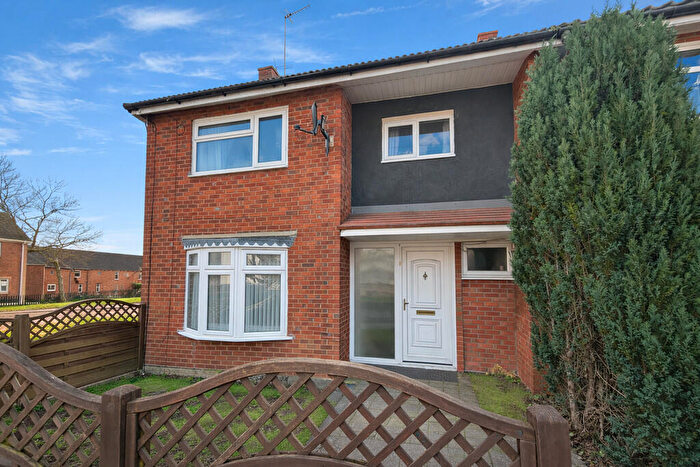 3 Bedroom End Of Terrace House To Rent In Broom Walk, SG1