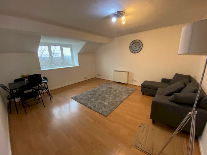 2 Bedroom Flat To Rent In Forest View, Fairwater, Cardiff, CF5