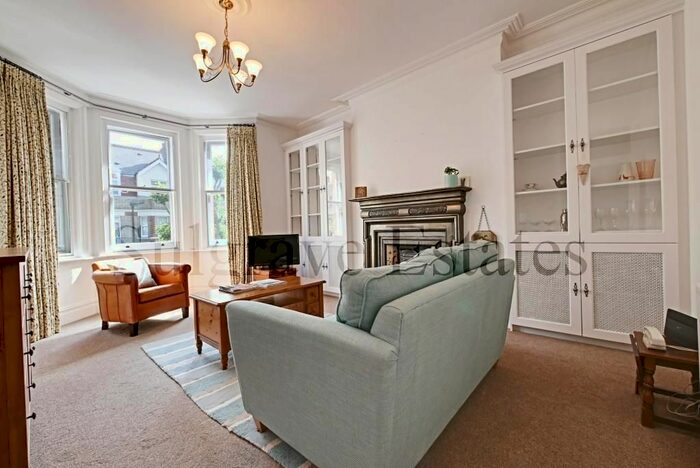 3 Bedroom Flat To Rent In Castellain Road, Maida Vale, London, W9