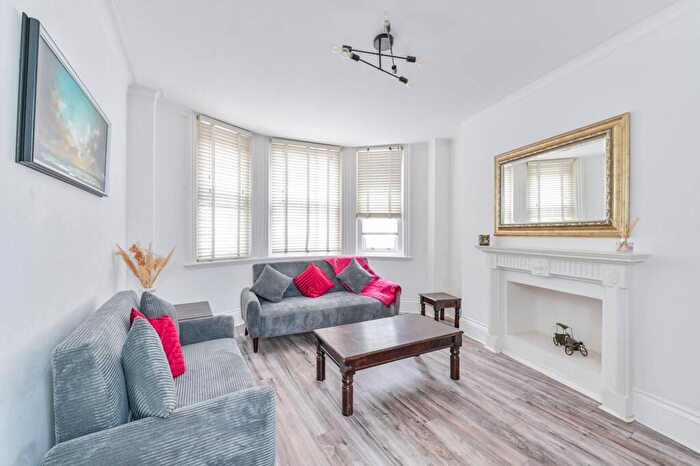 2 Bedroom Flat To Rent In Old Marylebone Road, Marylebone, London, NW1