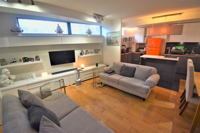 2 Bedroom Flat To Rent In Rufford Street, London, N1