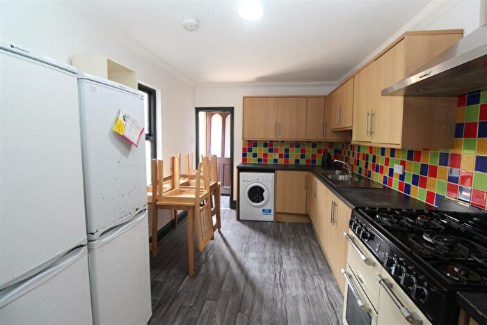 6 Bedroom Private Hall To Rent In Letty Street, Cathays, Cardiff, CF24