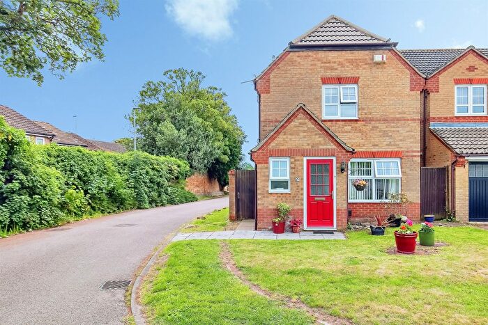 3 Bedroom Detached House For Sale In Knights Close, Earls Barton, Northampton, NN6