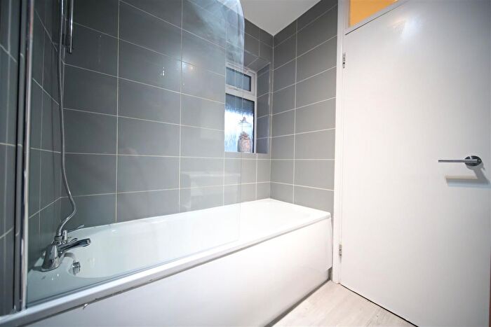 1 Bedroom Flat To Rent In Winchmore Hill Road, London, N21