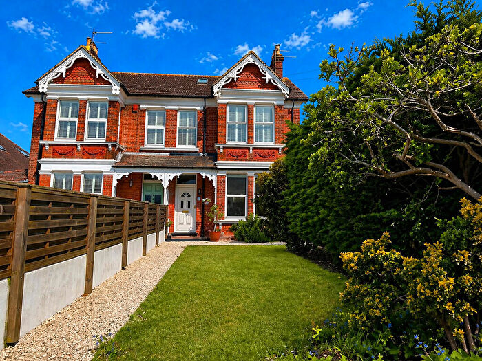 2 Bedroom Apartment For Sale In Roman Crescent, Southwick, BN42