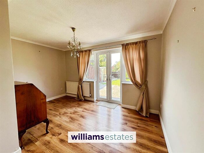 3 Bedroom Bungalow For Sale In Maes Cantaba, Ruthin, LL15