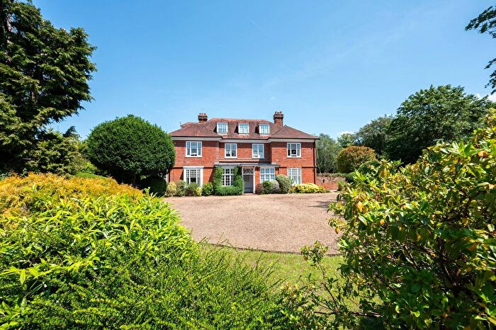 3 Bedroom Flat For Sale In Hawkwood Rise, Bookham, KT23