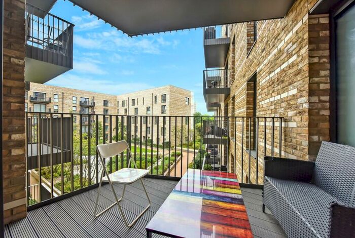 2 Bedroom Flat To Rent In Kingfisher Heights, E16