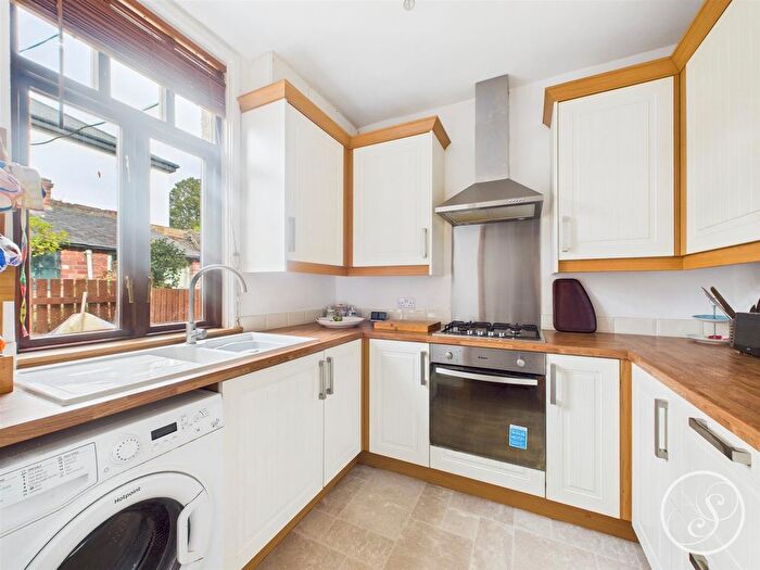 2 Bedroom Cottage For Sale In Leeds Road, Barwick In Elmet, Leeds, LS15