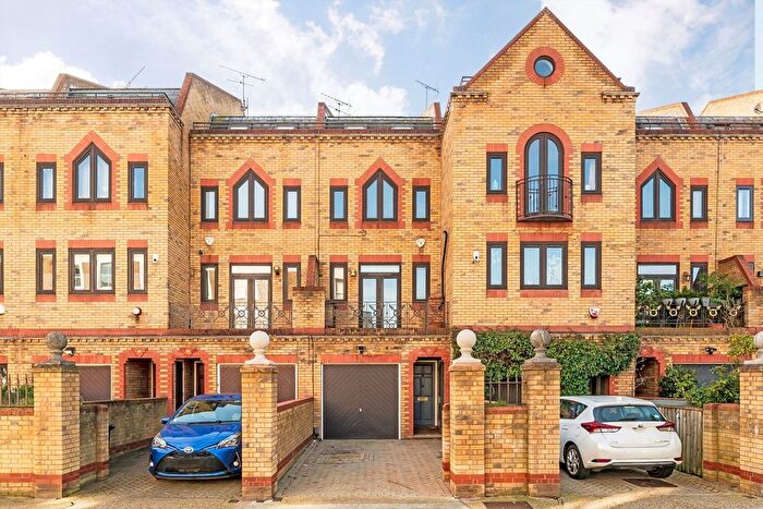 4 Bedroom Property To Rent In Brackenbury Road, Hammersmith, W6