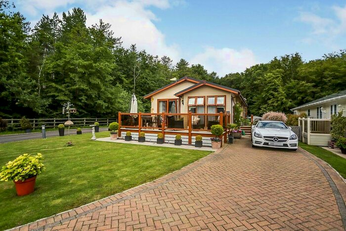 2 Bedroom Mobile/park Home For Sale In Capel Gardens, Ruckinge, Ashford, TN26