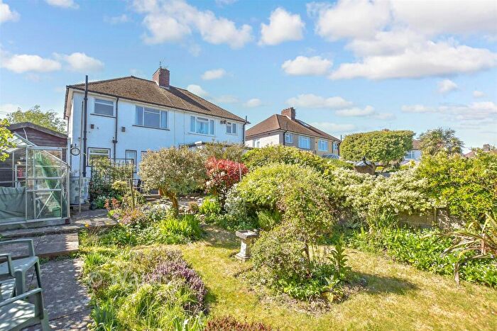3 Bedroom Semi Detached House For Sale In Birch Tree Way, Maidstone, Kent, ME15