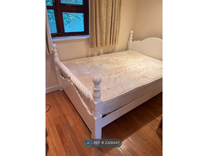 1 Bedroom Semi-Detached House To Rent In Barton Close, London, NW4