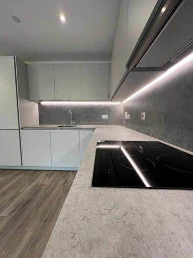 2 Bedroom Flat To Rent In London, N14