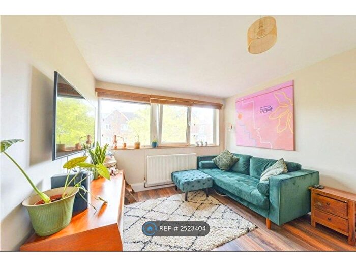 1 Bedroom Flat To Rent In Thirlestane, St. Albans, AL1