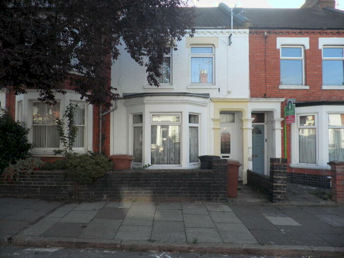 4 Bedroom House To Rent In Bostock Avenue, Northampton, NN1