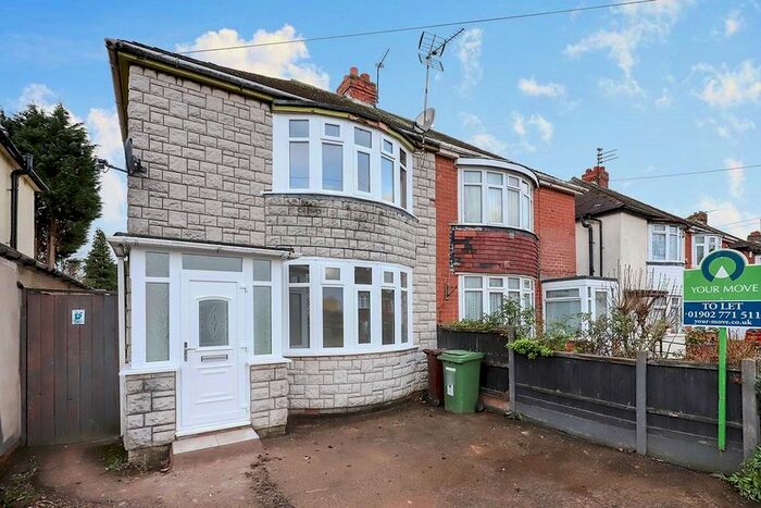 3 Bedroom Semi-Detached House To Rent In Hilton Road, Lanesfield, Wolverhampton, West Midlands, WV4