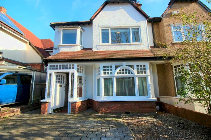 4 Bedroom Semi-Detached House To Rent In Bedford Avenue, Barnet, EN5