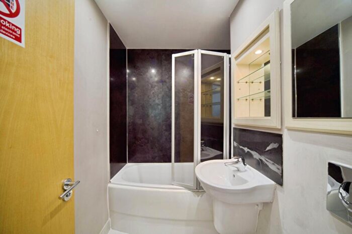 1 Bedroom Flat For Sale In Millharbour, London, E14