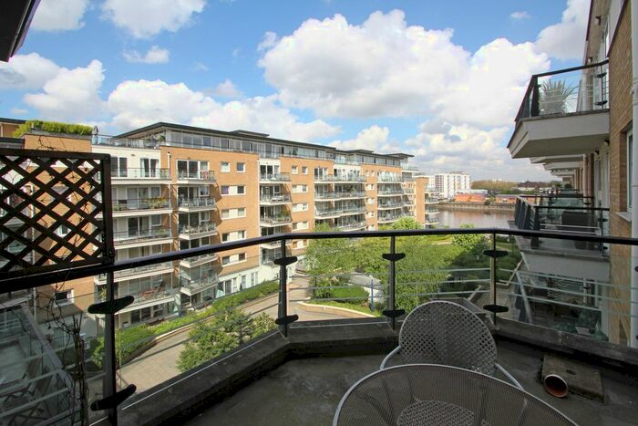 2 Bedroom Flat To Rent In Smugglers Way, London, SW18