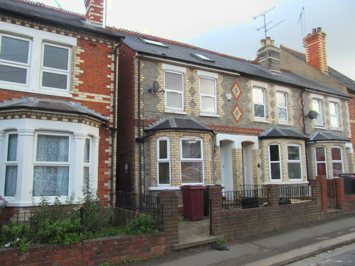 5 Bedroom Detached House To Rent In St. Peters Road, Reading, Berkshire, RG6