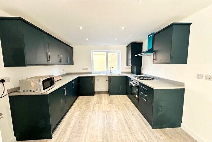 3 Bedroom Semi-Detached House To Rent In Bolsover Street, Nottingham, NG15