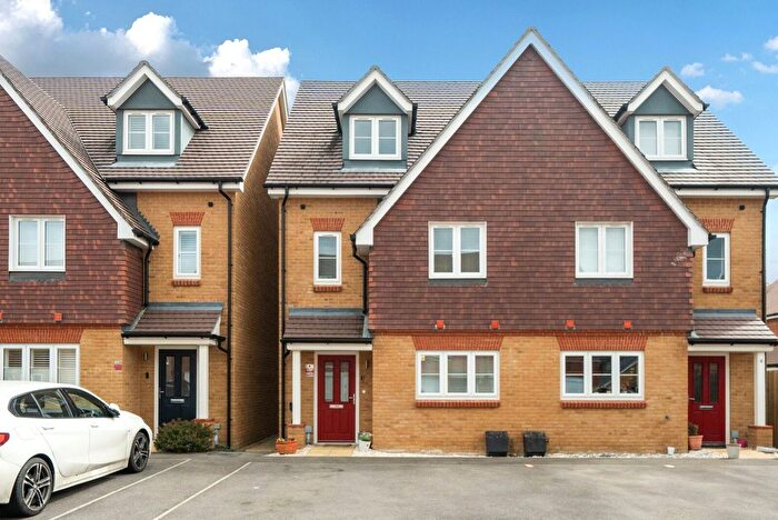 4 Bedroom Semi Detached House For Sale In Minleys Close, Ash, Aldershot, GU12