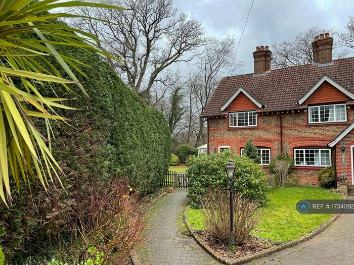 2 Bedroom Semi-Detached House To Rent In Hillside Cottages, Charlwood, Horley, RH6