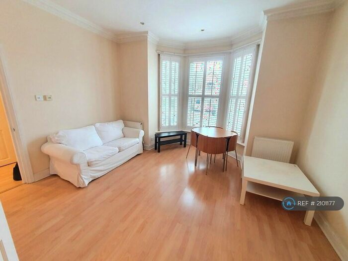2 Bedroom Flat To Rent In Fontenoy Road, London, SW12
