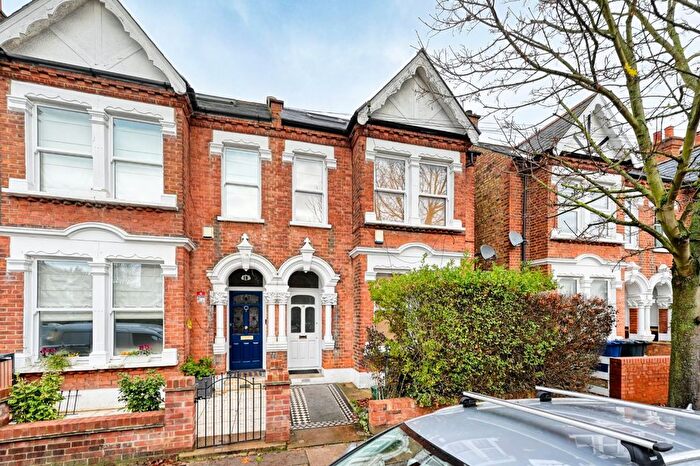 4 Bedroom Semi-Detached House For Sale In Stuart Road, Acton, W3