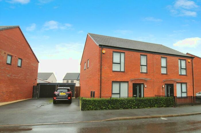 4 Bedroom Semi-Detached House To Rent In Falstaff Crescent, Sheffield, South Yorkshire, S5