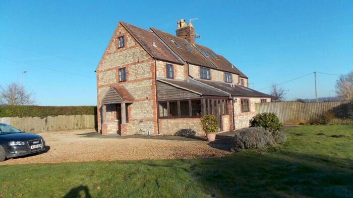3 Bedroom Cottage To Rent In Victoria Road, Warminster, BA12